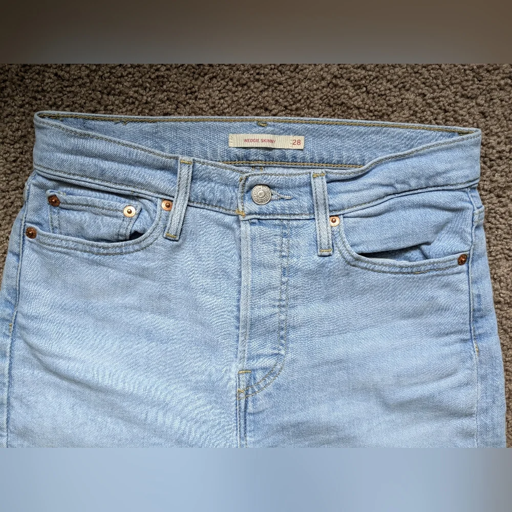 Levi's Wedgie Skinny 💙 - Picture 4 of 9